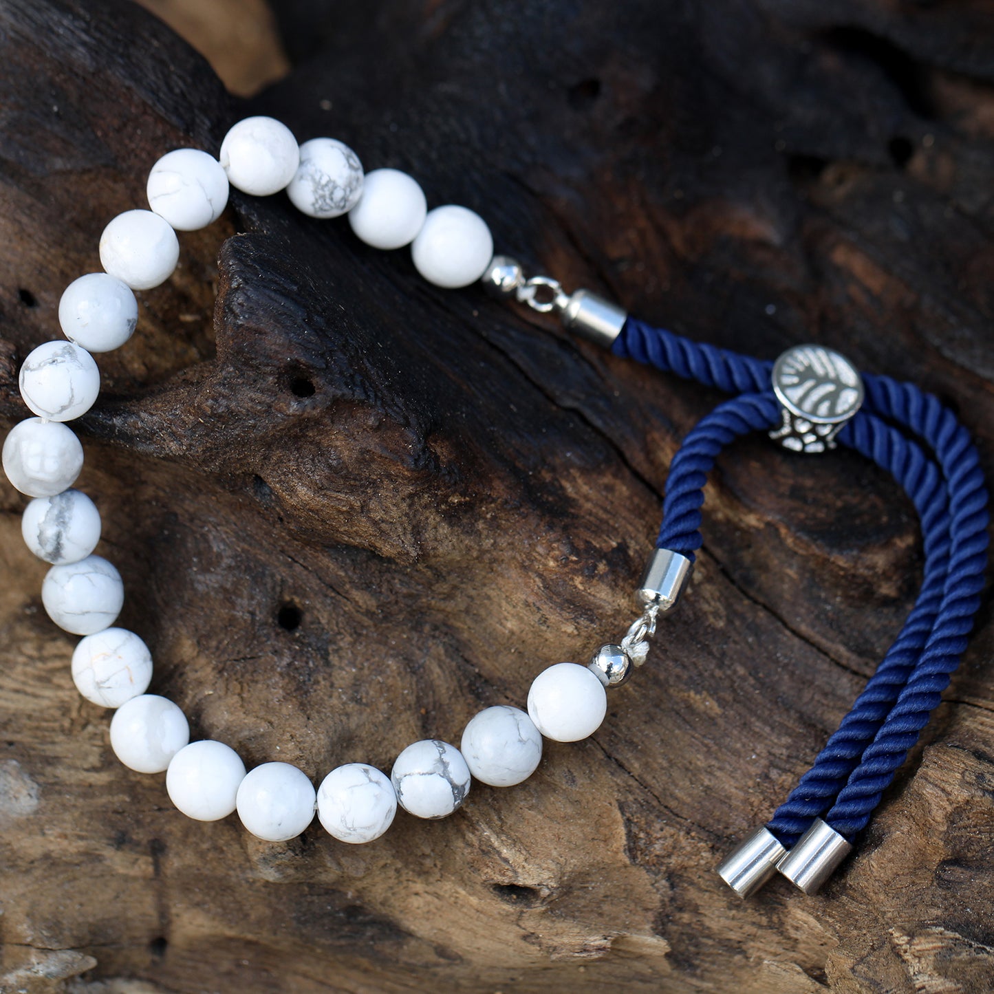 Pulseira Howlite Branco com Ajuste em Cordão Azul Marinho